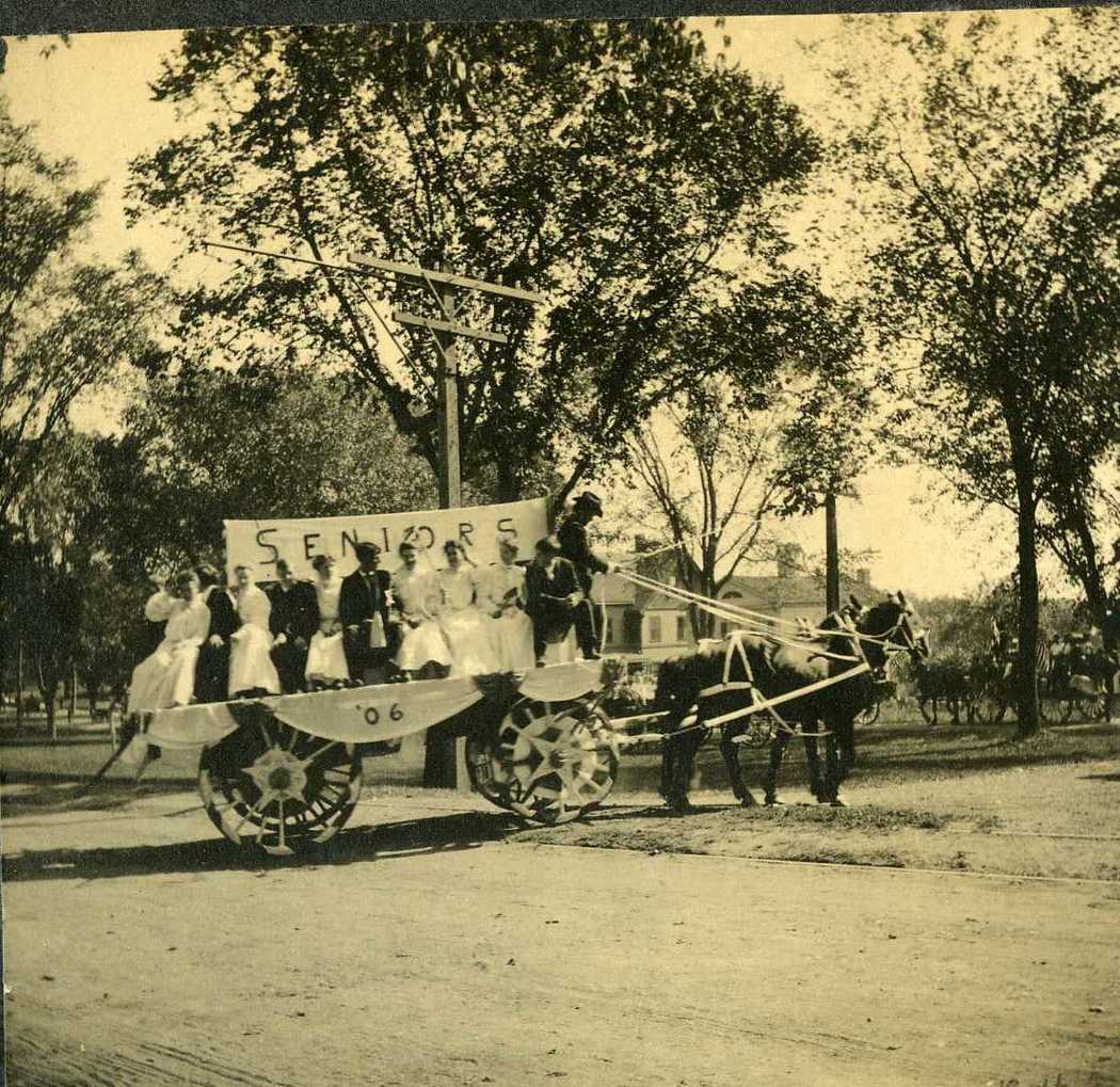 1905-Carnival-High-School-seniors-class-of-1906.jpg