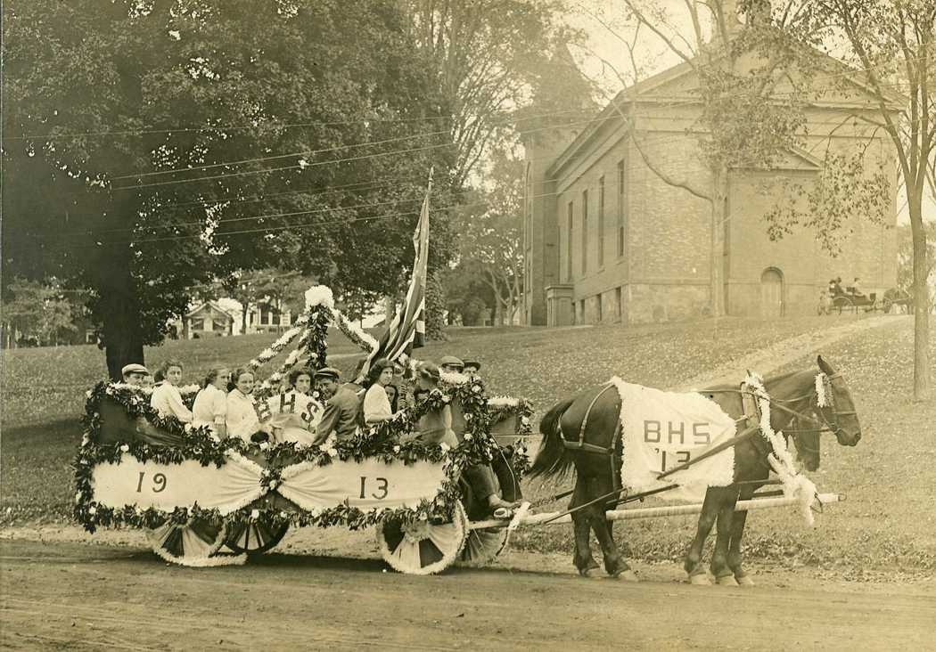 1910-Carnival-High-School-Sophomores-Class-of-1913.jpg