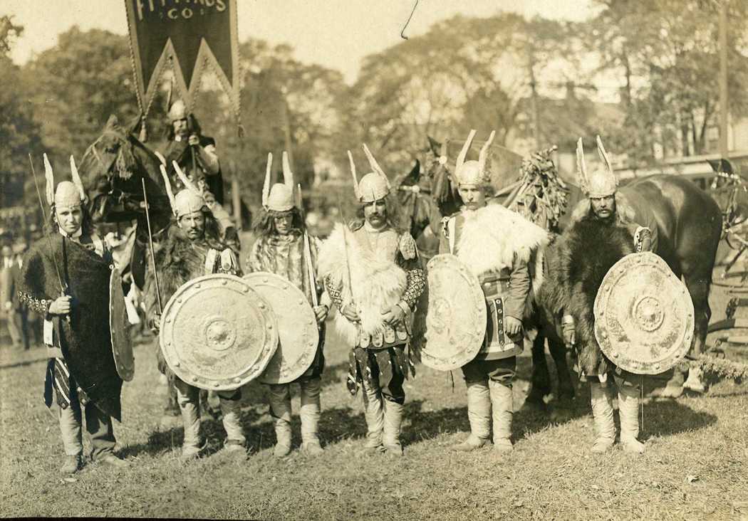 1910-Carnival-MIF-Co-float-5.jpg