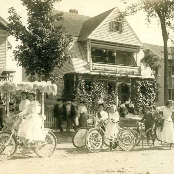 1905-Carnival-Girls-on-Bikes.jpg