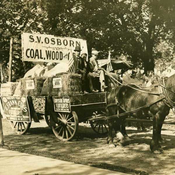 1909-Carnival-Sidney-V-Osborn-float.jpg