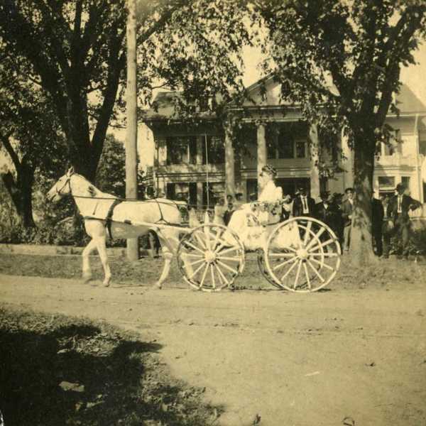 1905 Carnival: Mrs. L.V. Gaylord &amp; Miss Anna Gaylord